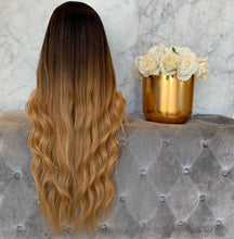 Load image into Gallery viewer, VERA  | BLEACHED KNOTS