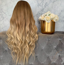 Load image into Gallery viewer, SOFIA JAMORA  | BLEACHED KNOTS
