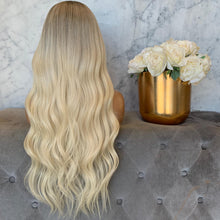 Load image into Gallery viewer, MELISSA  | BLEACHED KNOTS
